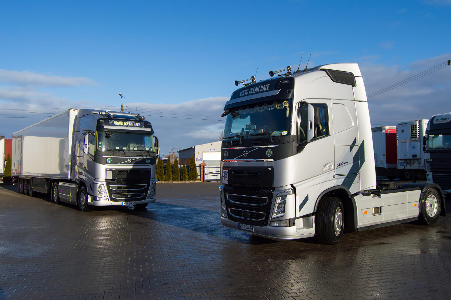 Volvo FH na placu firmowym